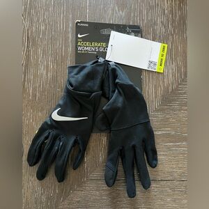 Nike Women's Black Accelerate Gloves